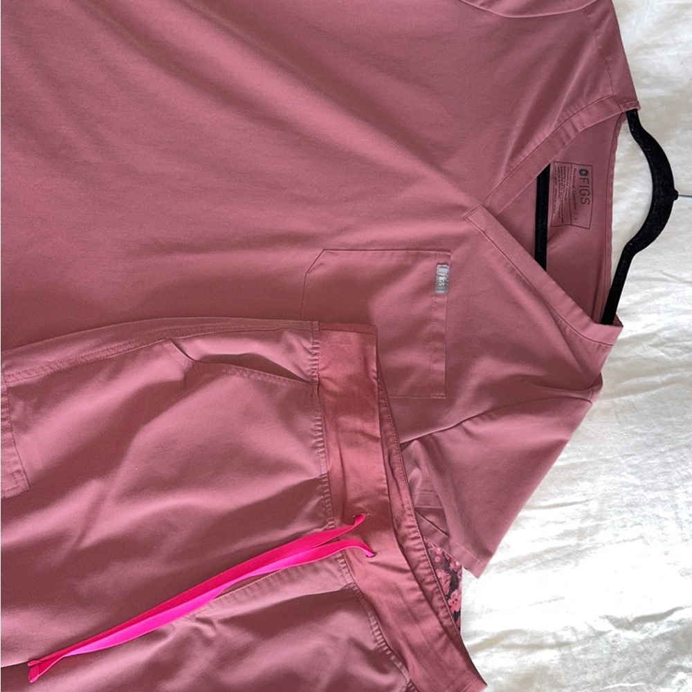 Figs Rose Scrub Set with Top and Pants
